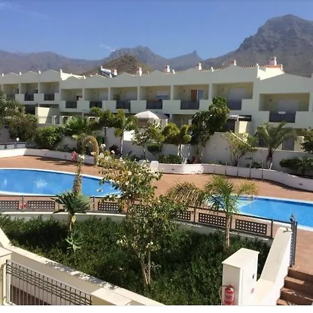 уютный танхауз в Costa Adeje *
